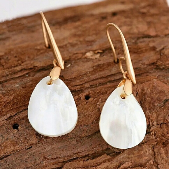 5 🌟Mother of Pearl Drop Earrings - Picture 4 of 5